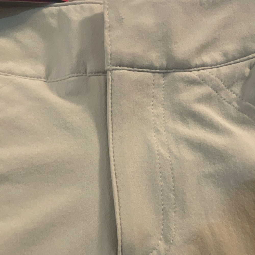 Under Armour HeatGear Women's Golf Shorts Beige Size 4 Solid Stretch Pockets - Picture 7 of 8